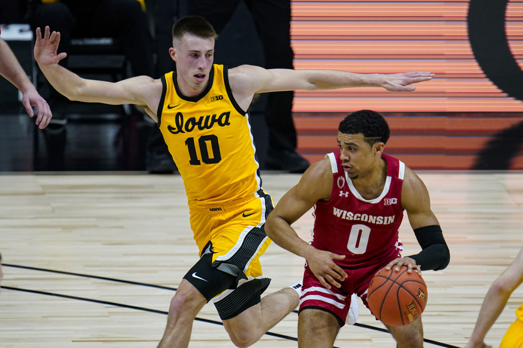B10 Wisconsin Iowa Basketball